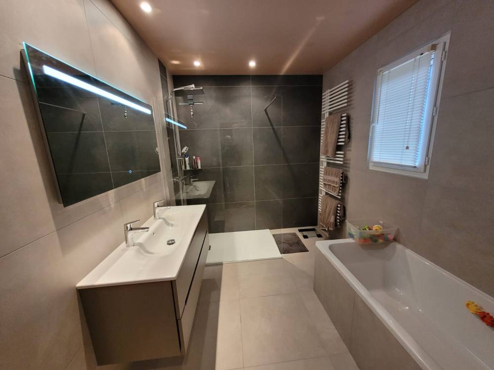 Salle de bain - douche et baignoire CHOZEAU Photo 1