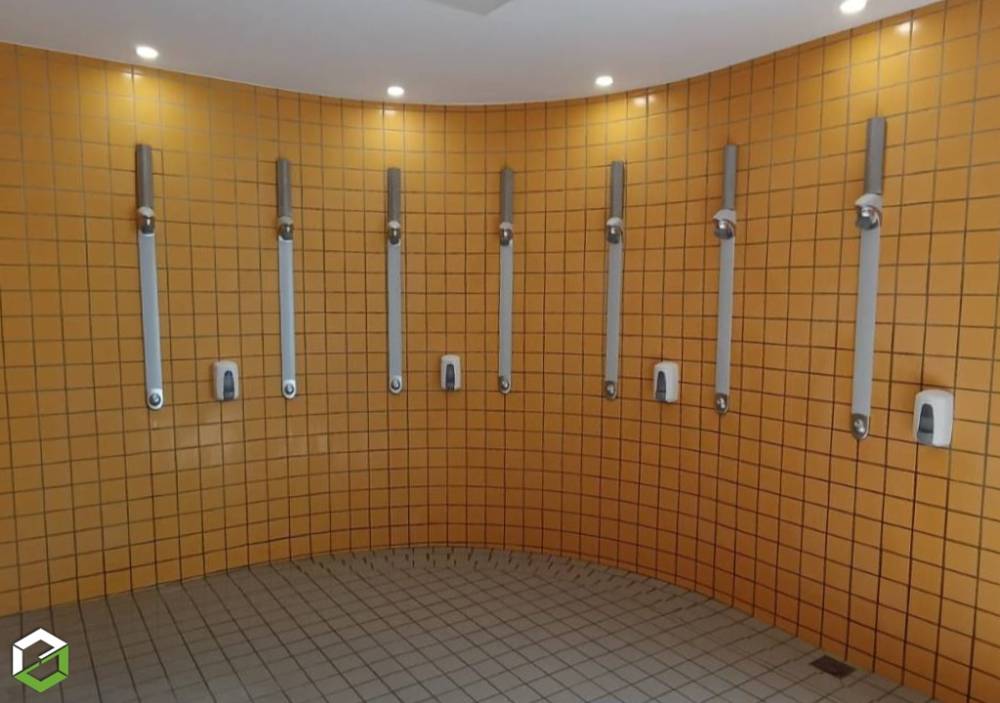 Changement de 13 douches dans une piscine municipale - plombier sanitaire MORESTEL