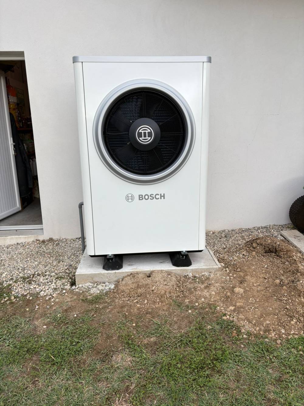 Remplacement d'une chaudière électrique par une PAC BOSCH 7000 à Soleymieu